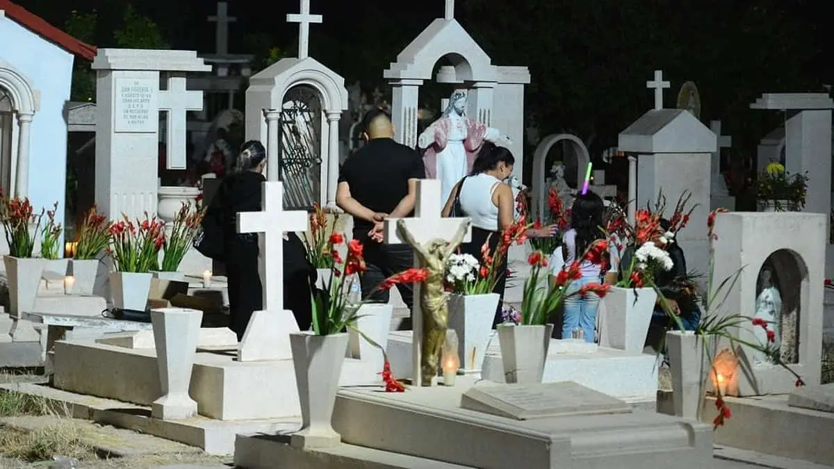 Rinden homenaje a los fieles difuntos