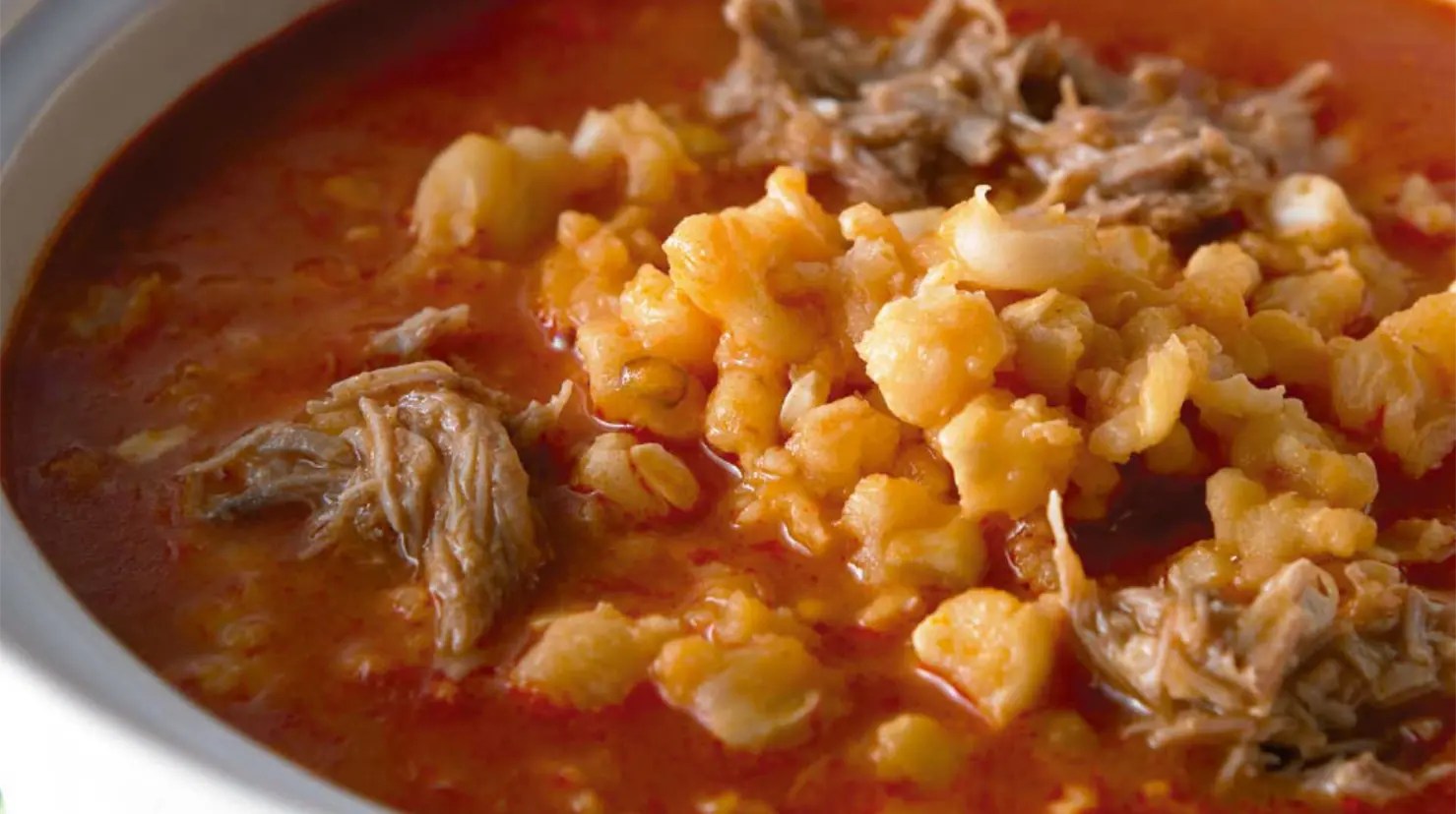 ¡Tradición Mexicana! Prepara este delicioso Pozole de Res para el Día de la Revolución
