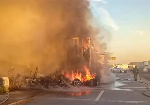 Arde tráiler en la Caseta de Cobro de Esperanza, al norte de Ciudad Obregón