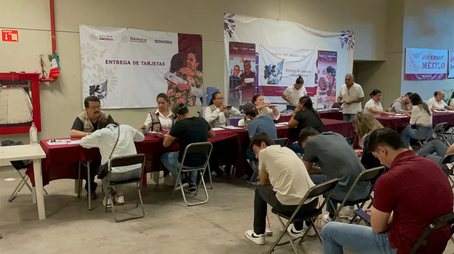 Los jóvenes que se registraron recibirán el pago de 8 mil 480 pesos mensuales a través de la tarjeta que recibieron