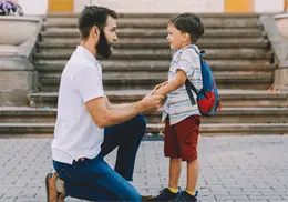 ¿Eres un padre helicóptero? Así afecta la sobreprotección a tus hijos