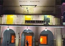 VIDEO | Siguen las protestas en Michoacán: queman Palacio Municipal de Apatzingán