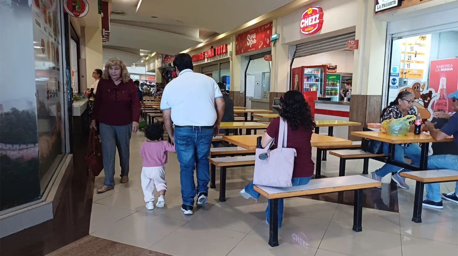 Cumplen a medias centros comerciales reglas de Protección Civil