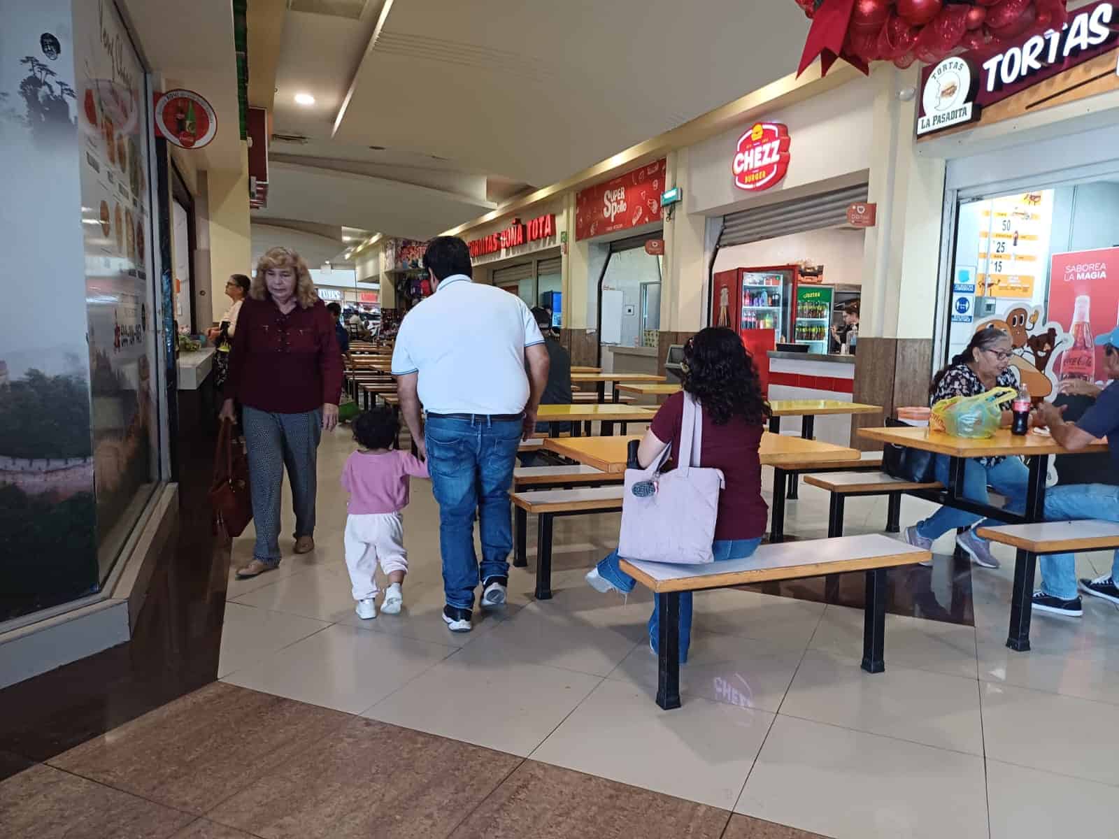 Cumplen a medias centros comerciales reglas de Protección Civil