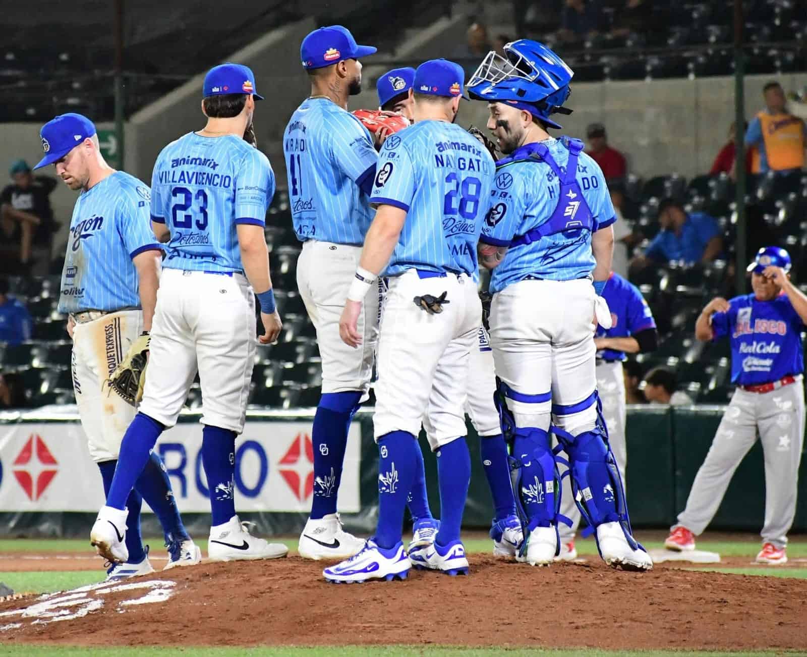Yaquis se sacude una voltereta y vence a Charros 8-6