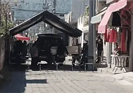 Casi en soledad velan a joven que asesinó a Carlos Manzo Casi en soledad velan a joven que asesinó a Carlos Manzo