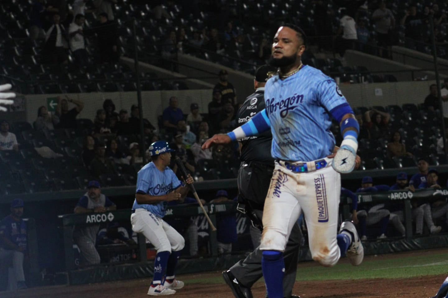 Paris se viste de héroe en su debut con Yaquis