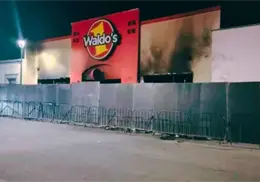Reabren la circulación en calles del Centro de Hermosillo tras el incendio en Waldo´s Reabren la circulación en calles del Centro de Hermosillo tras el incendio en Waldo´s