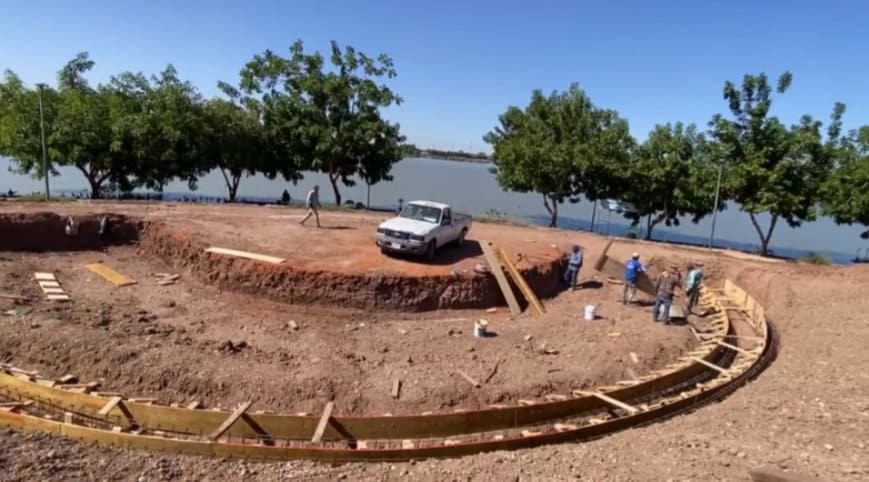 Avanza construcción de auditorio al aire libre en la Laguna de Náinari