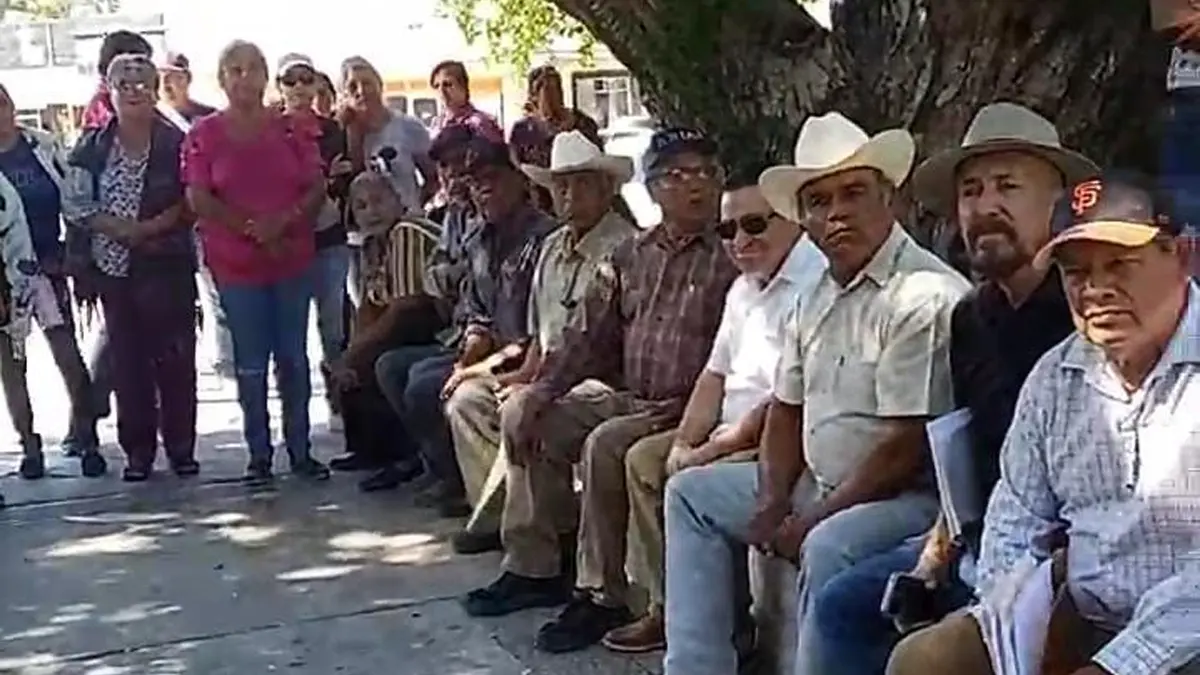 Protestan mayos en la Secretaría del Bienestar