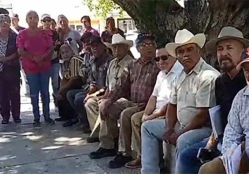 Protestan mayos en la Secretaría del Bienestar