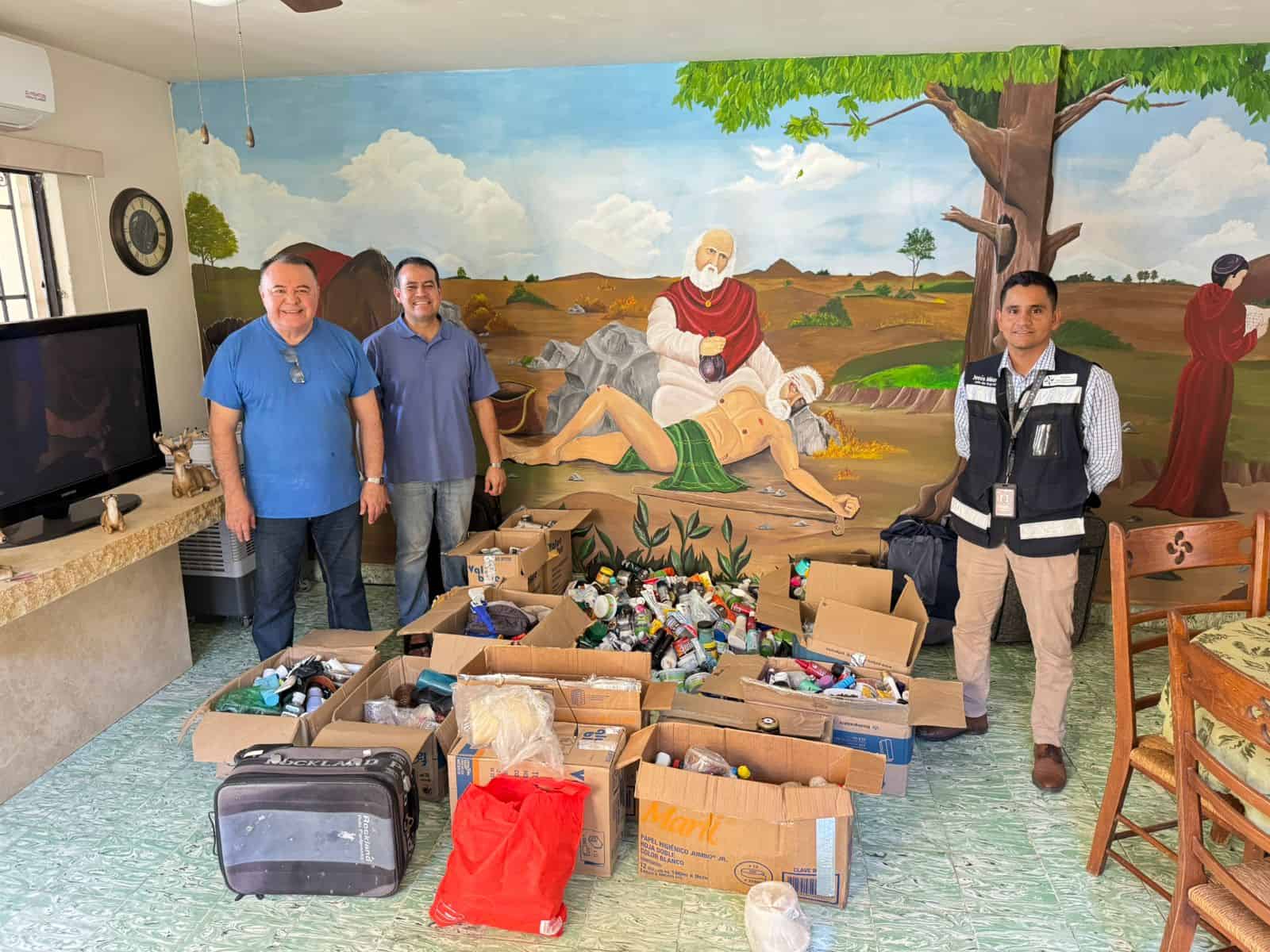 Entrega aeropuerto de Obregón artículos a fundación