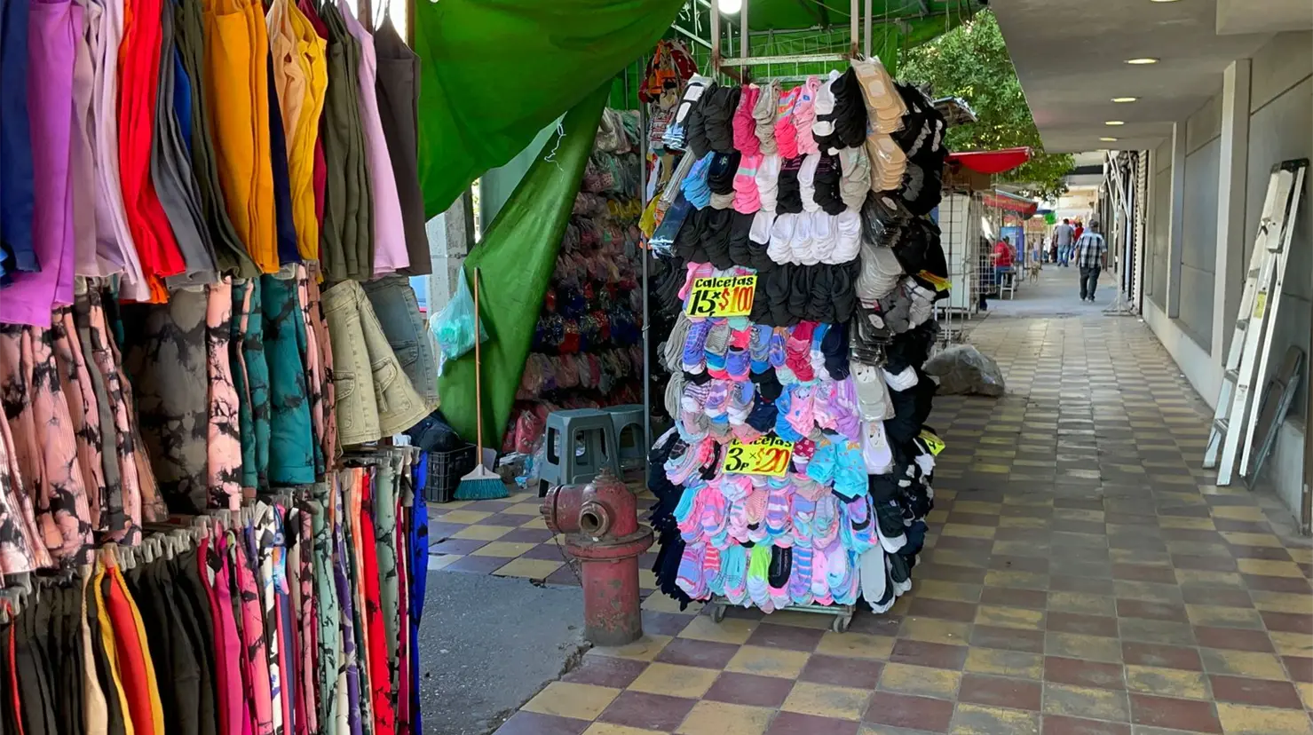 Son alrededor de 85 comerciantes ambulantes que se están viendo directamente beneficiados con la entrega de pensiones y prestaciones