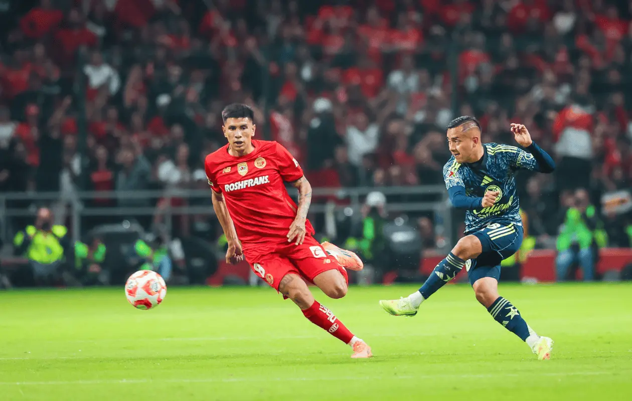 Toluca vence al América y Paulinho se perfila como campeón de goleo