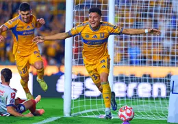 Tigres vence 3-1 al Atlético San Luis y sueña con liderar el Apertura 2025