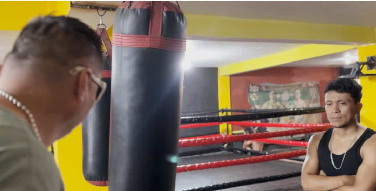 En pie, evento Tiros de la O en Ciudad Obregón