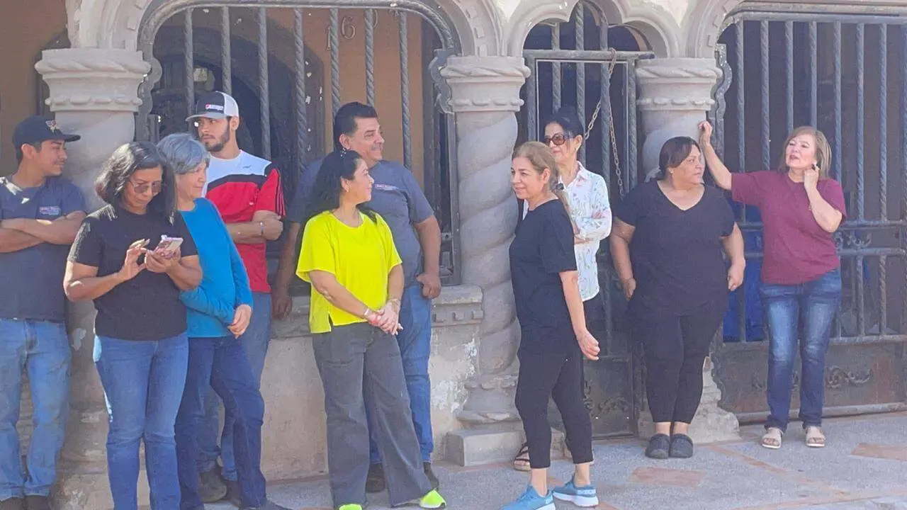 Tras cierre de calles, Oomapasc atiende fuga de agua en la colonia Ampliación Villa Fontana