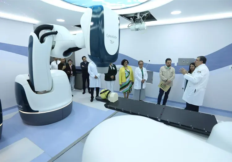 IMSS incorpora tecnología CyberKnife para tratamientos de cáncer con precisión milimétrica