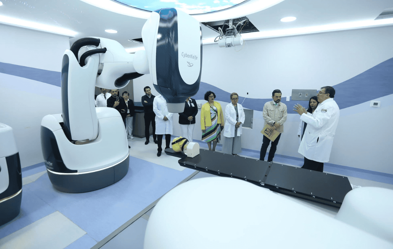 IMSS incorpora tecnología CyberKnife para tratamientos de cáncer con precisión milimétrica