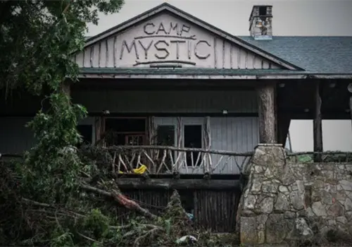 Padres demandan negligencia del Campamento Mystic donde 27 menores de edad perdieron la vida Padres demandan negligencia del Campamento Mystic donde 27 menores de edad perdieron la vida