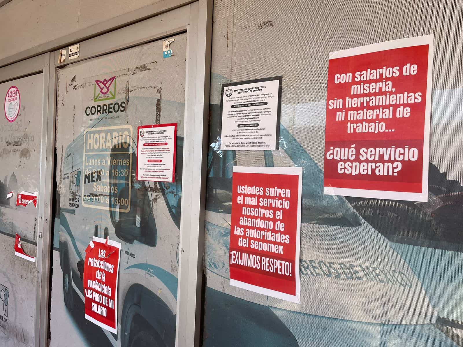 Carteros de Cajeme bajo protesta en su día