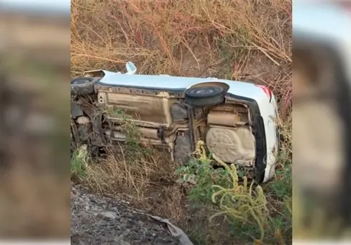 Madre e hija lesionadas tras volcamiento en la calle 200, al poniente de Ciudad Obregón
