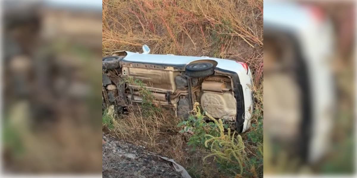 Madre e hija lesionadas tras volcamiento en la calle 200, al poniente de Ciudad Obregón
