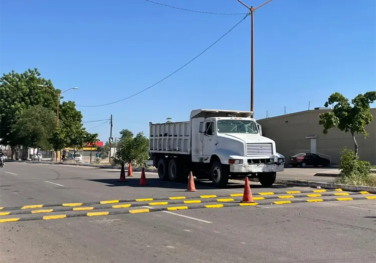 Ciudad Obregón: Instalan reductores en zona escolar tras denuncias