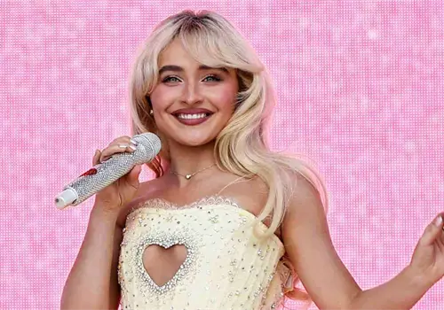 Sabrina Carpenter protagonizará una versión moderna y musical de Alicia en el país de las maravillas