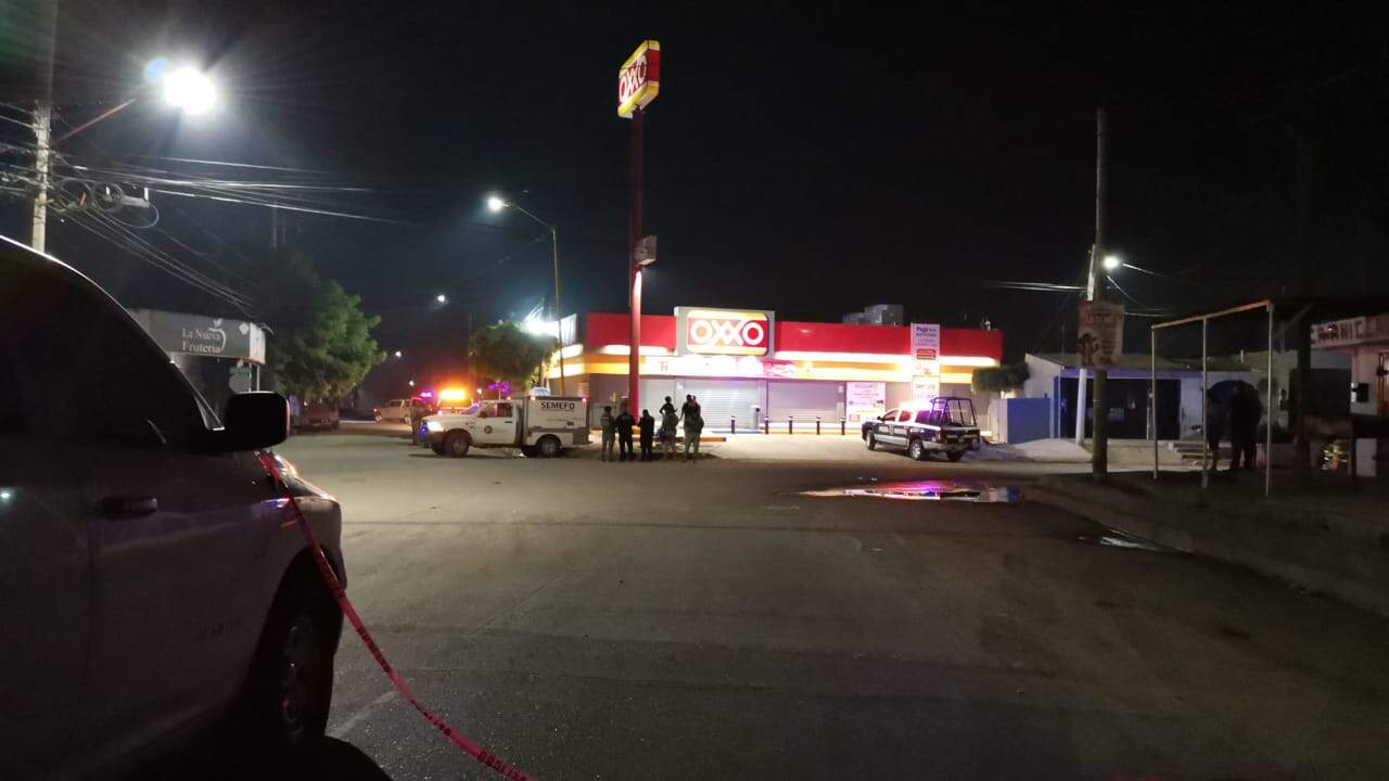 Balean a dos afuera de tiendas de conveniencia en Ciudad Obregón