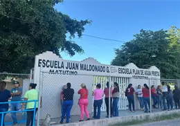 Padres toman escuela en la 410 temen brote de dengue Padres toman escuela en la 410 temen brote de dengue