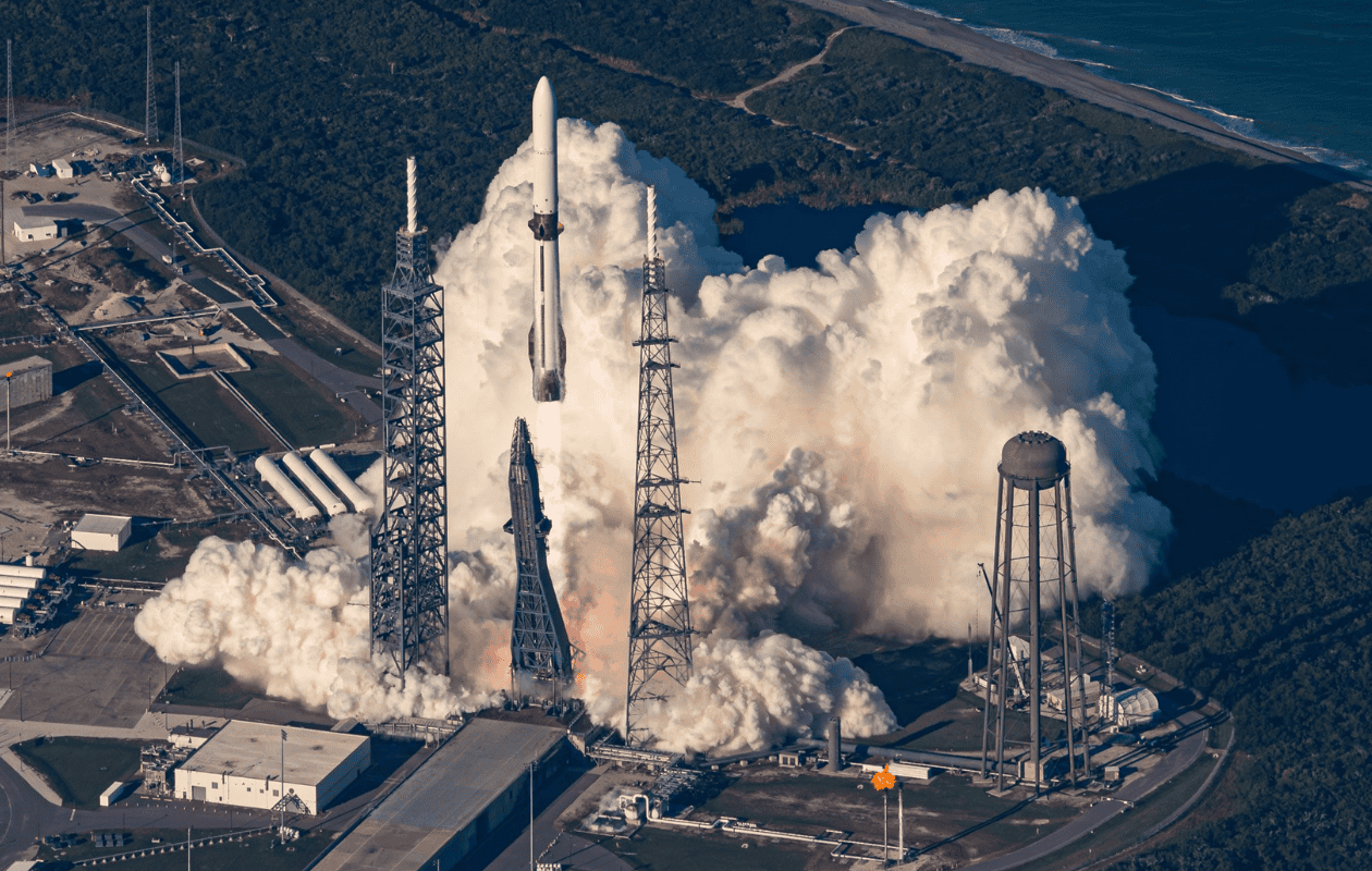 Jeff Bezos se adelanta a Elon Musk: Blue Origin lanza su primera misión a Marte