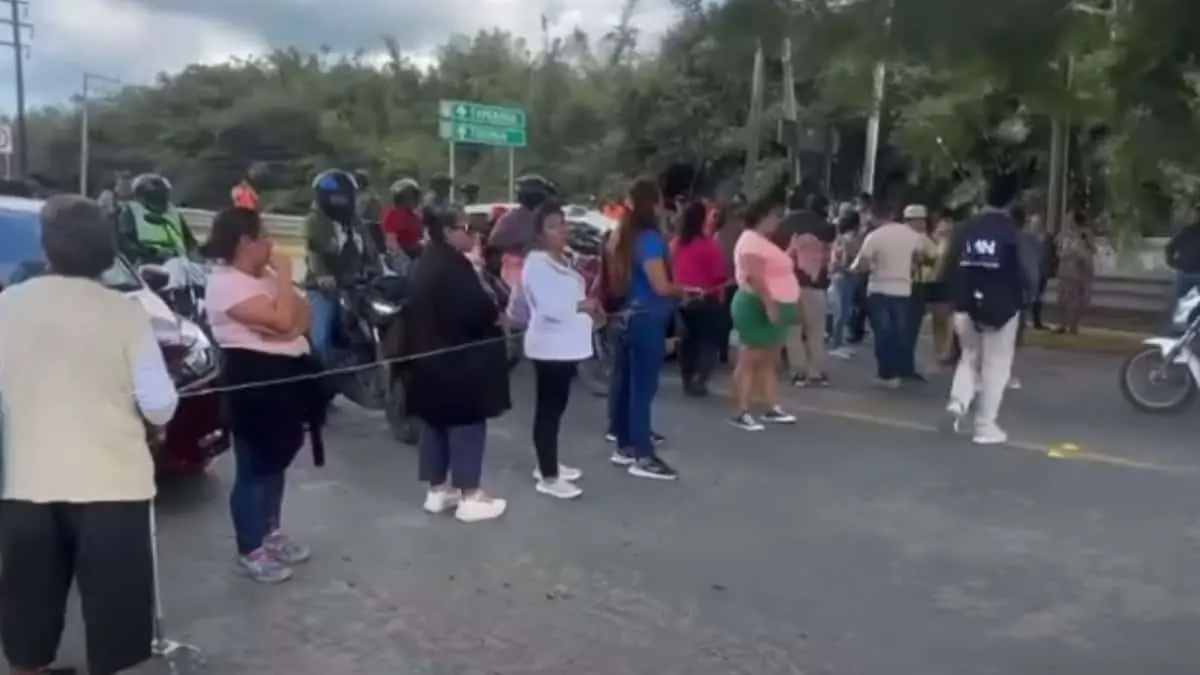Damnificados de Veracruz bloquean puente de Tuxpan