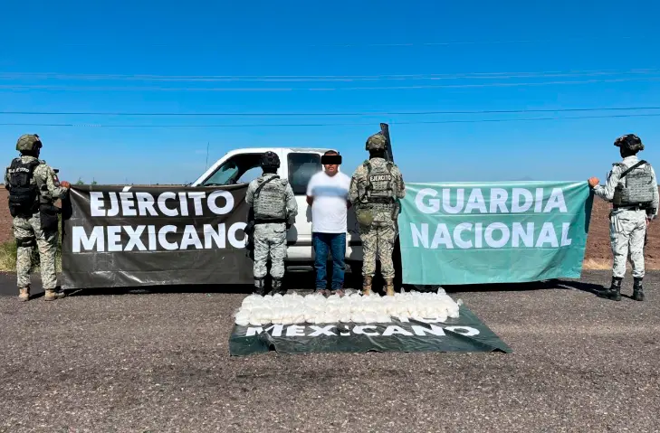 Interceptan pick up con "doble fondo" en Bacame; llevaba casi 200 kilos de droga