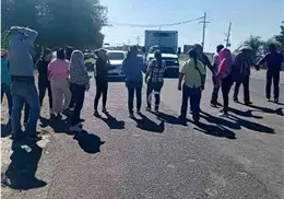 Mayos toman carretera de Huatabampo Mayos toman carretera de Huatabampo