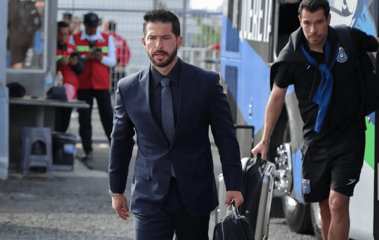 Querétaro rompe con Benjamín Mora: Gallos Blancos se quedan sin técnico