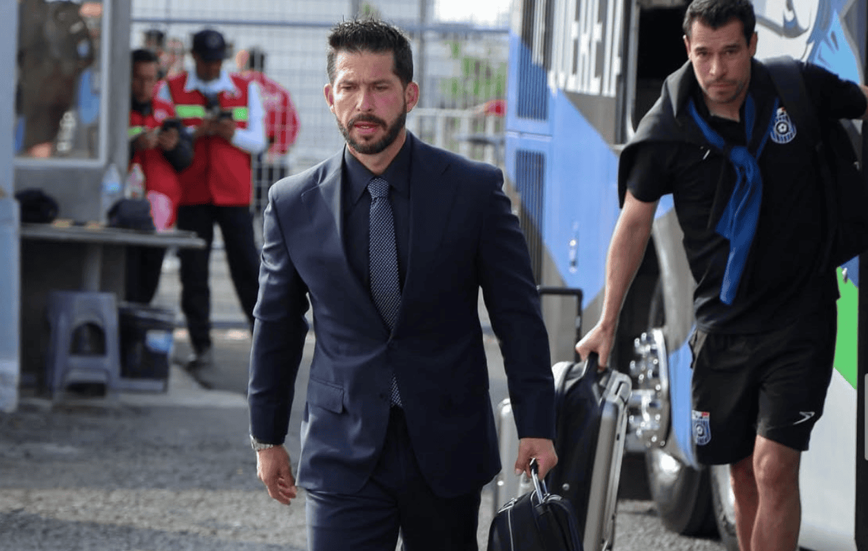 Querétaro rompe con Benjamín Mora: Gallos Blancos se quedan sin técnico