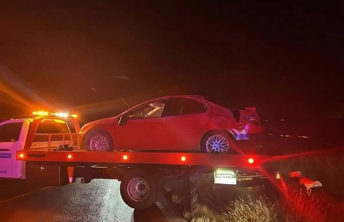 Cae vehículo a dren de la calle 300, en el Valle del Yaqui