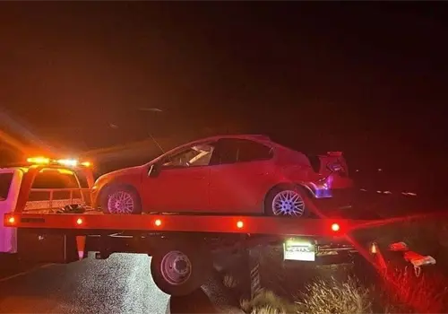 Cae vehículo a dren de la calle 300, en el Valle del Yaqui Cae vehículo a dren de la calle 300, en el Valle del Yaqui