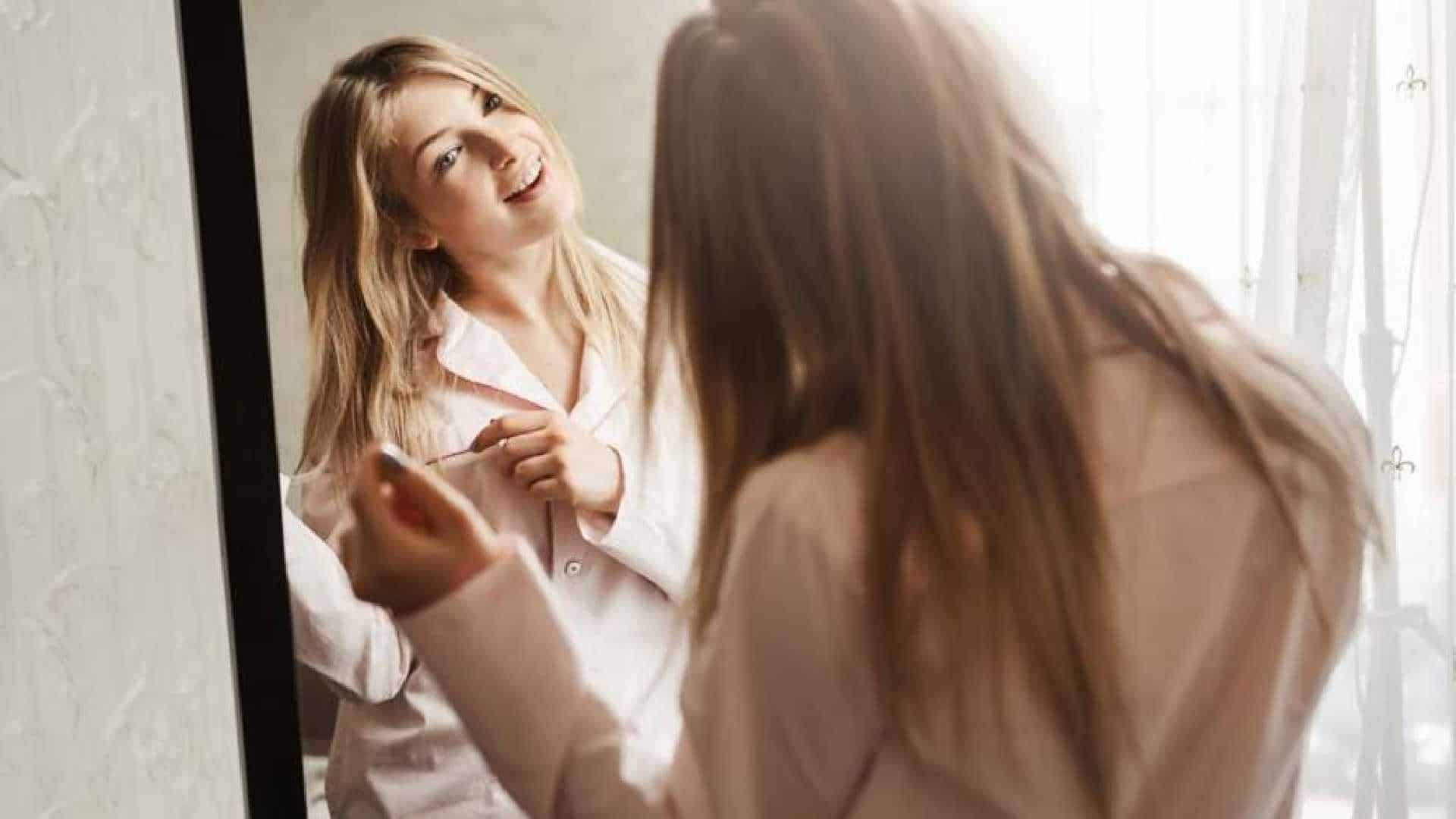 ¿Es normal hablar solo? Estudios explican qué ocurre en el cerebro