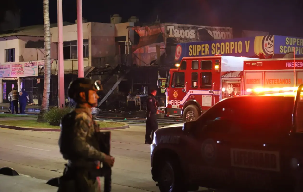 La circulación fue cerrada en ambos sentidos de la avenida donde sucedió la explosión.