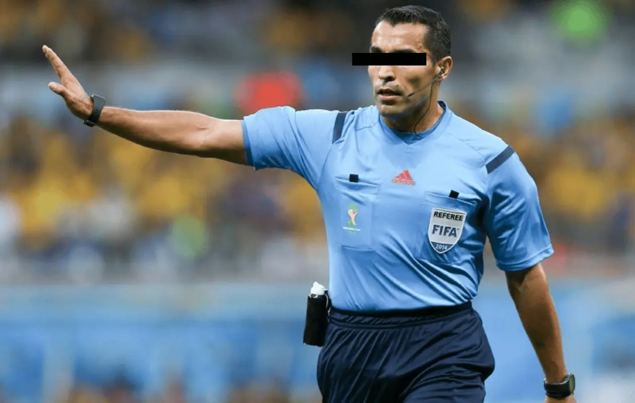 Chiquimarco inició su carrera en el arbitraje en el año 2000.