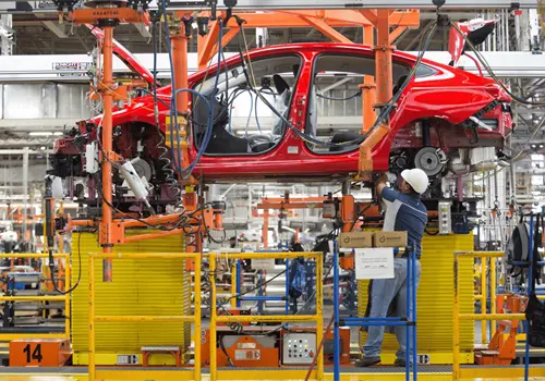 Aranceles a autopartes chinas pondrían en riesgo la producción automotriz en México, alertan fabricantes