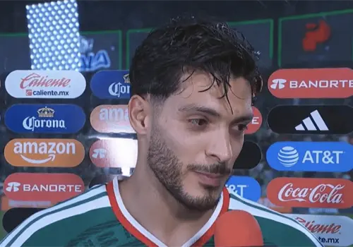 Raúl Jiménez se molesta por los abucheos a la Selección Nacional