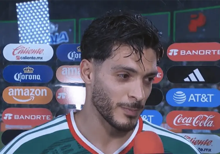 Raúl Jiménez se molesta por los abucheos a la Selección Nacional