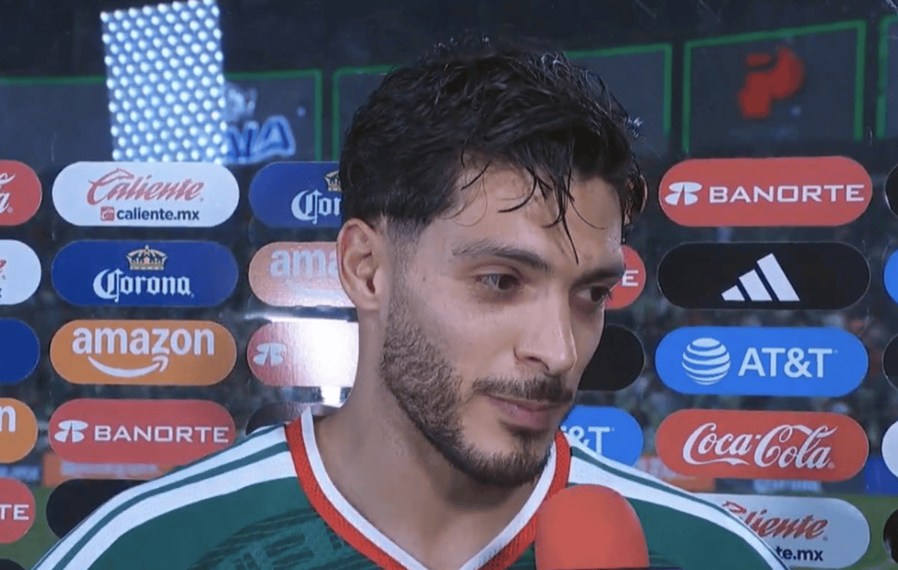 Raúl Jiménez se molesta por los abucheos a la Selección Nacional