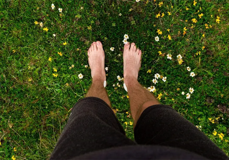 Grounding: La práctica que ayuda a regular el estrés y la ansiedad, según la ciencia