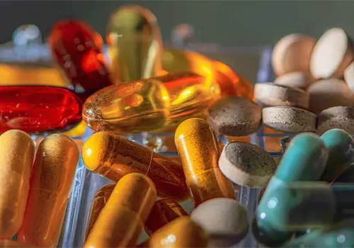Estos son los riesgos de consumir suplementos sin supervisión médica