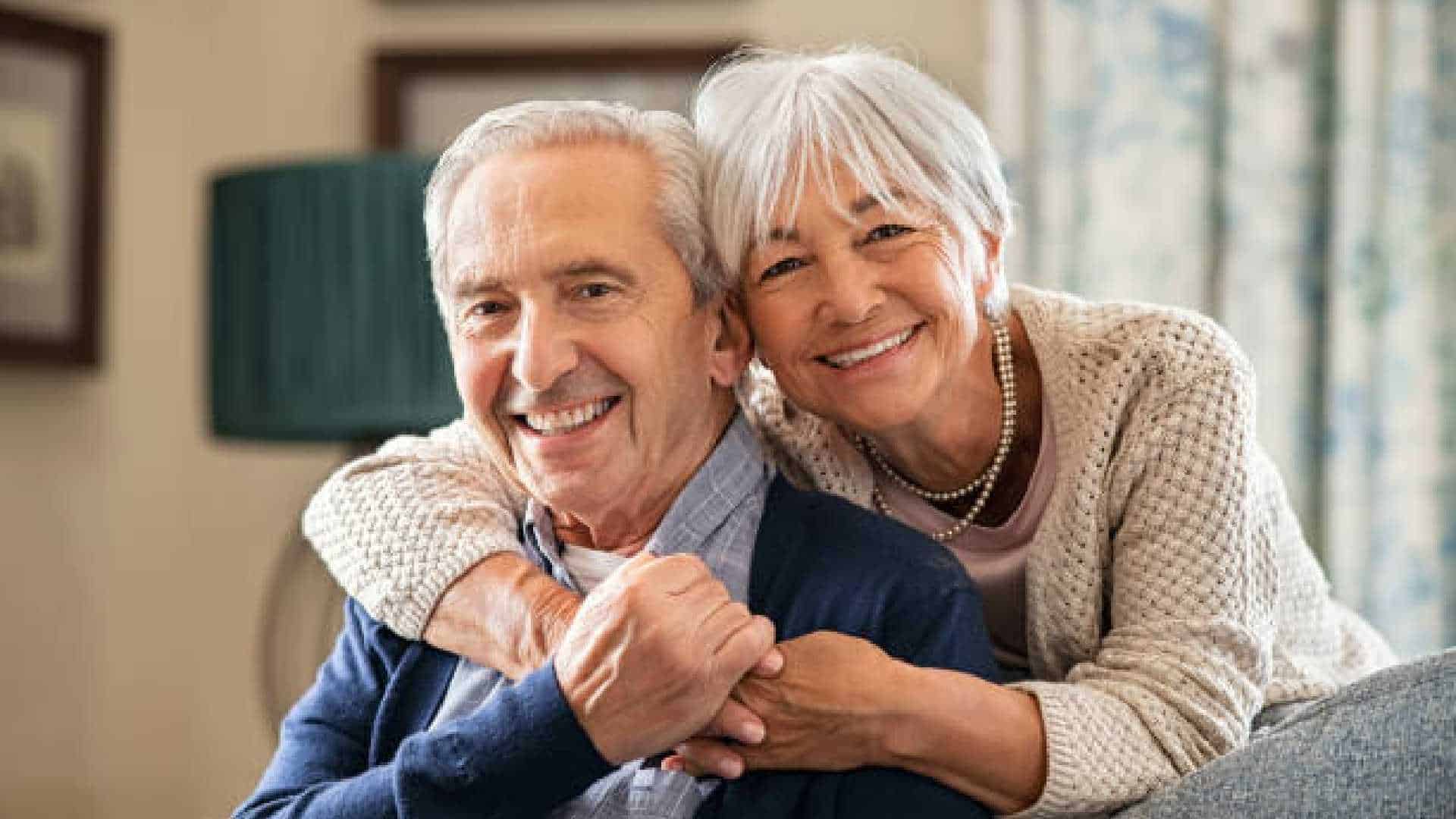 ¿Por qué las mujeres viven más que los hombres? Un nuevo estudio analiza los hábitos detrás de esta diferencia