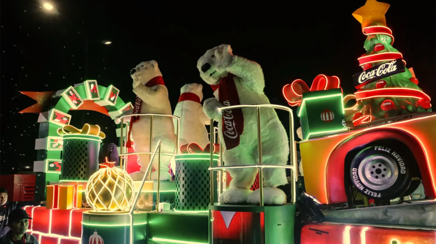 ¿Buscan suspender las Caravanas Navideñas Coca-Cola? Quién y por qué piden la cancelación del desfile